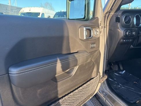 Used 2023 Jeep Wrangler Unlimited Sahara image 21