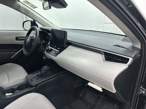 Used 2026 Toyota Corolla Cross L image 22