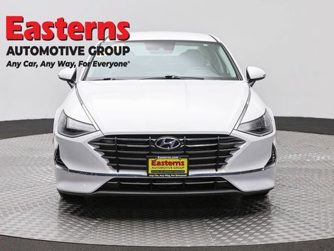 Used 2023 Hyundai Sonata SE FWD image 2