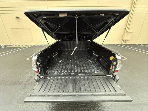 Used 2014 Toyota Tacoma PreRunner image 21