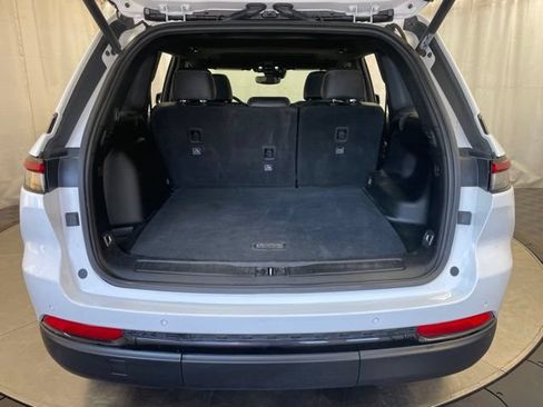 Used 2023 Jeep Grand Cherokee Altitude AWD/4WD image 11