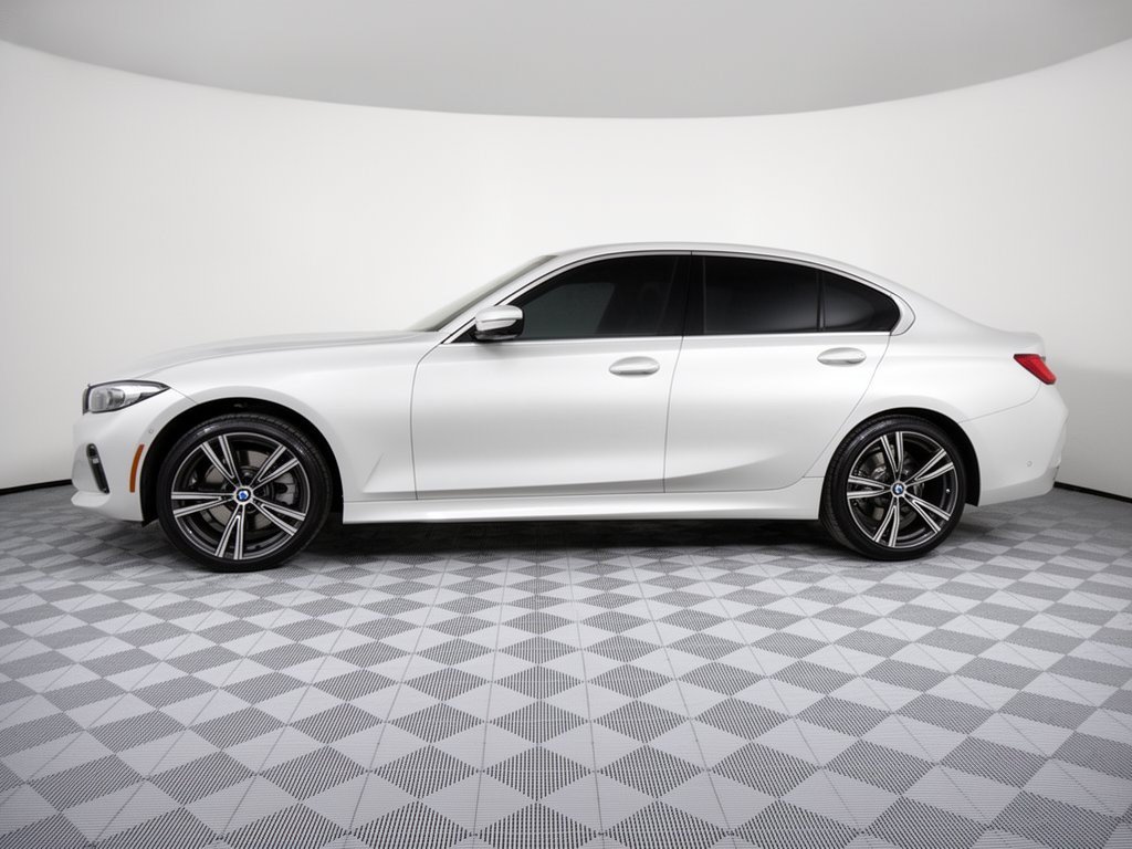 Used 2024 BMW 330i Sedan w/ Premium Package RWD image 2