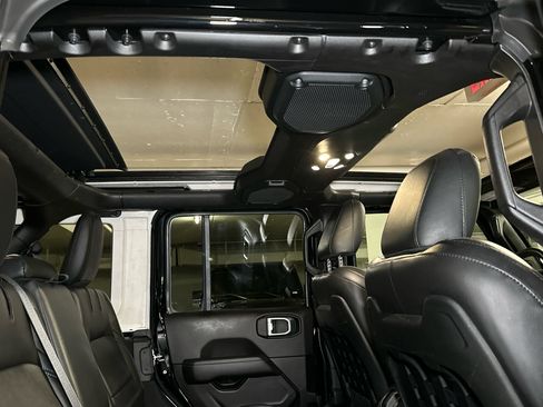 Used 2022 Jeep Wrangler Unlimited Rubicon 4xe w/ Cold Weather Group AWD/4WD image 12