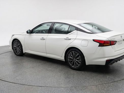 Used 2025 Nissan Altima 2.5 SV FWD image 6