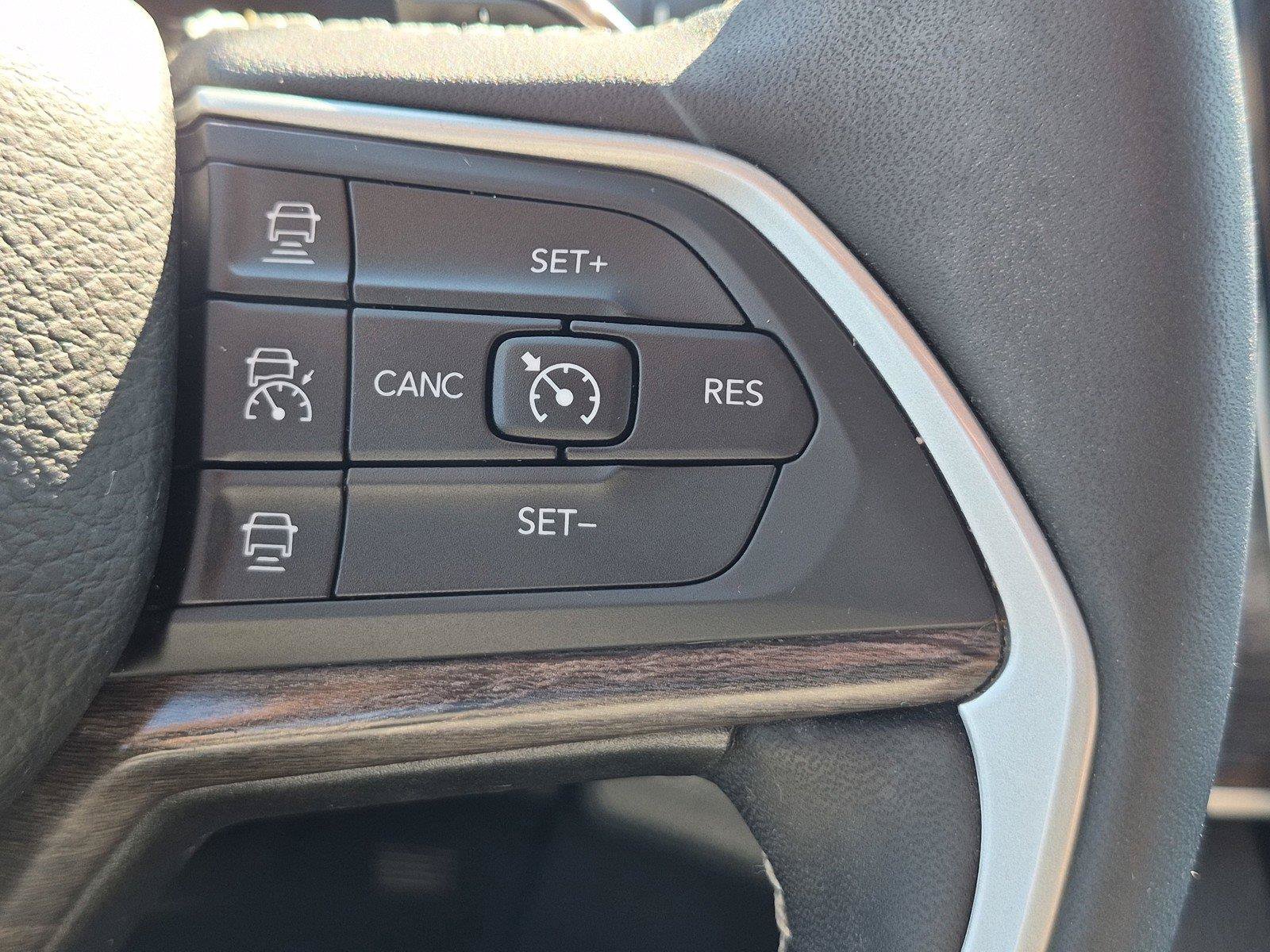 Used 2023 Jeep Grand Cherokee L Limited RWD image 23