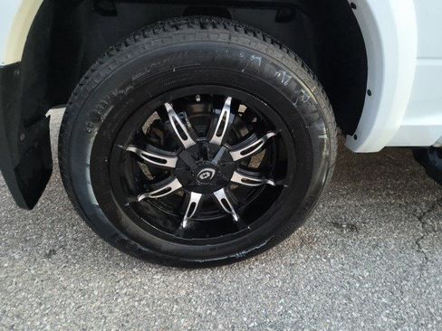 Used 2017 RAM 1500 Laramie w/ Convenience Group image 11