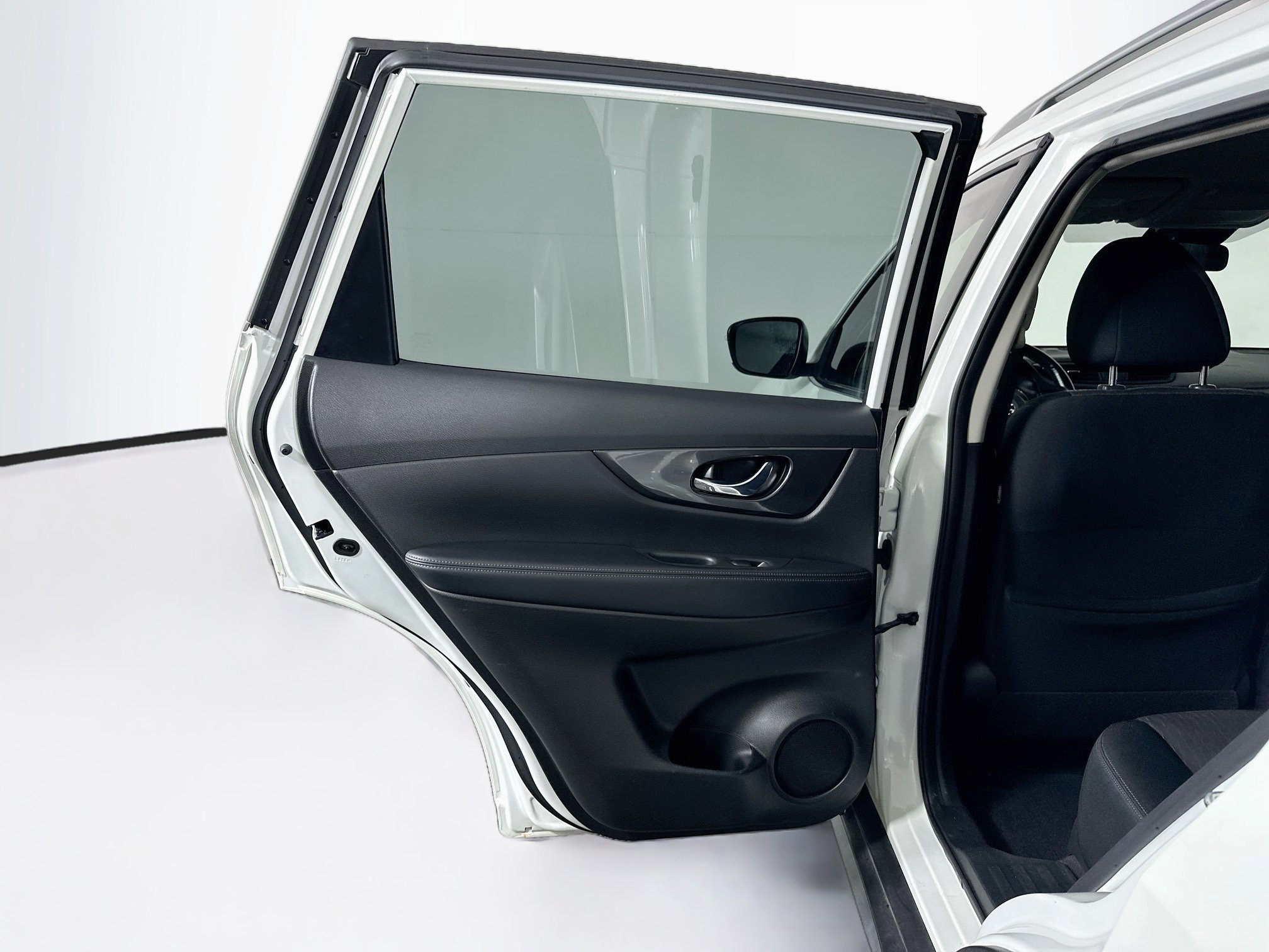Used 2020 Nissan Rogue SV FWD image 25