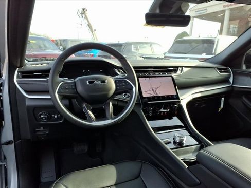 New 2025 Jeep Grand Cherokee L Limited image 12