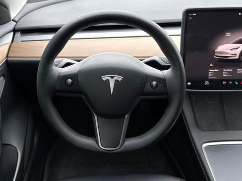 Used 2023 Tesla Model 3 Standard Range image 16