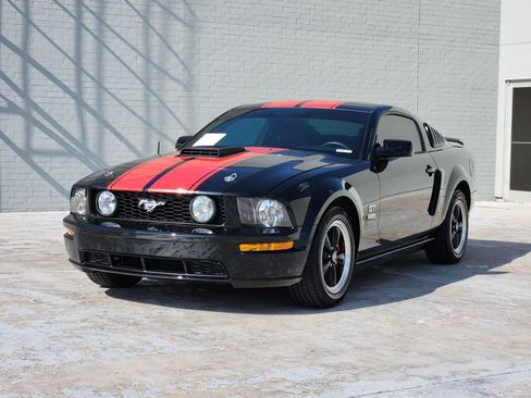 Used 2006 Ford Mustang GT Premium RWD image 3