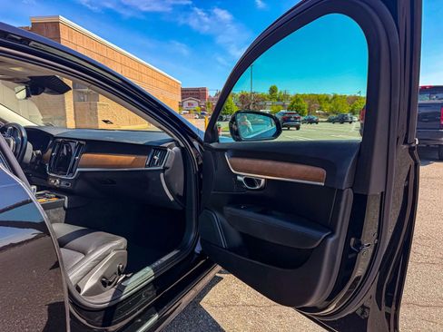 Used 2022 Volvo S90 B6 Momentum AWD/4WD image 15