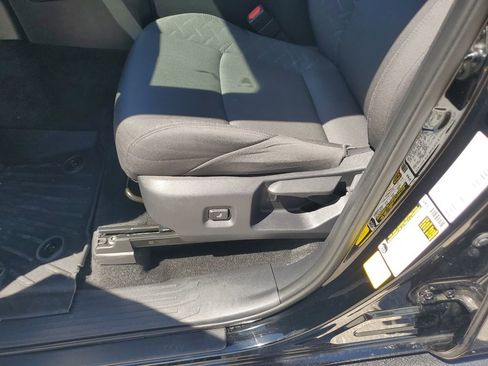 Certified 2025 Toyota Tacoma SR5 AWD/4WD image 15