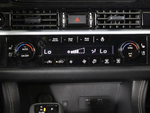 Certified 2025 Nissan Pathfinder Platinum w/ Black Appearance Package FWD image 23
