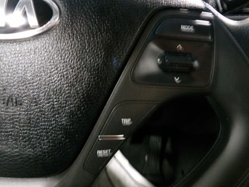 Used 2017 Kia Forte LX image 14