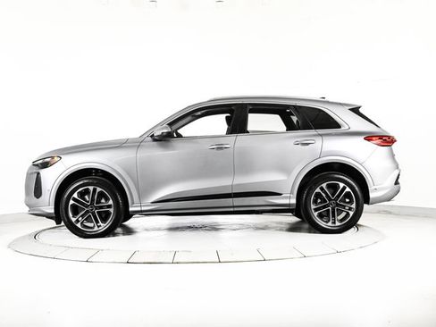 Certified 2025 Audi Q5 Premium w/ Convenience Package image 9