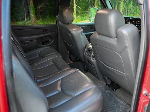 Used 2006 GMC Sierra 2500 SLT w/ Heavy-Duty Power Package AWD/4WD image 65