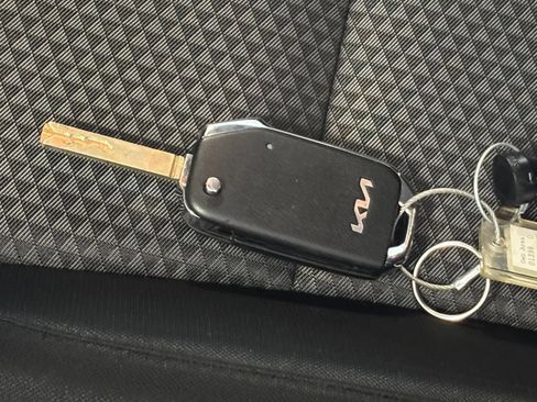 Used 2025 Kia Soul LX w/ LX Technology Package FWD image 21