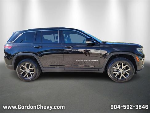 Used 2024 Jeep Grand Cherokee Limited image 7