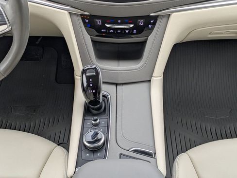 Used 2021 Cadillac XT5 Premium Luxury FWD image 18