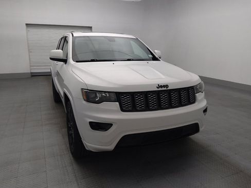 Used 2019 Jeep Grand Cherokee Altitude RWD image 14