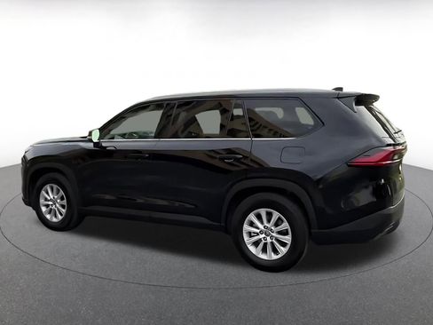 Used 2025 Toyota Grand Highlander LE image 8