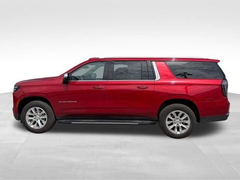 Used 2025 Chevrolet Suburban Premier w/ Sun And Tow Package AWD/4WD image 8