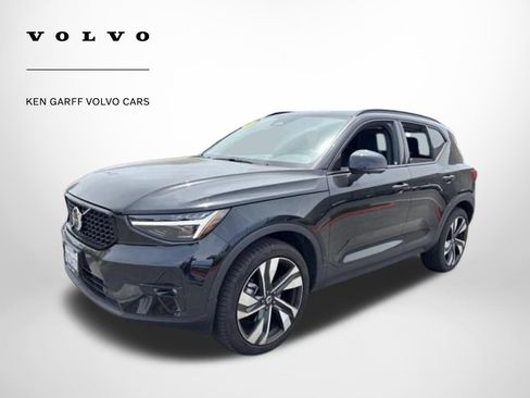 Used 2025 Volvo XC40 B5 Ultra AWD/4WD image 1