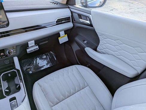 New 2026 Mitsubishi Outlander SEL image 18