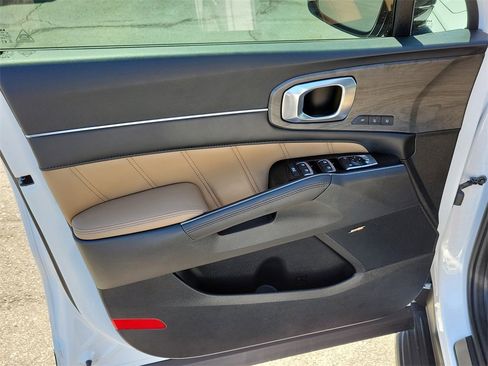 Used 2025 Kia Sorento SX Prestige w/ Olive Brown Leather Package image 19