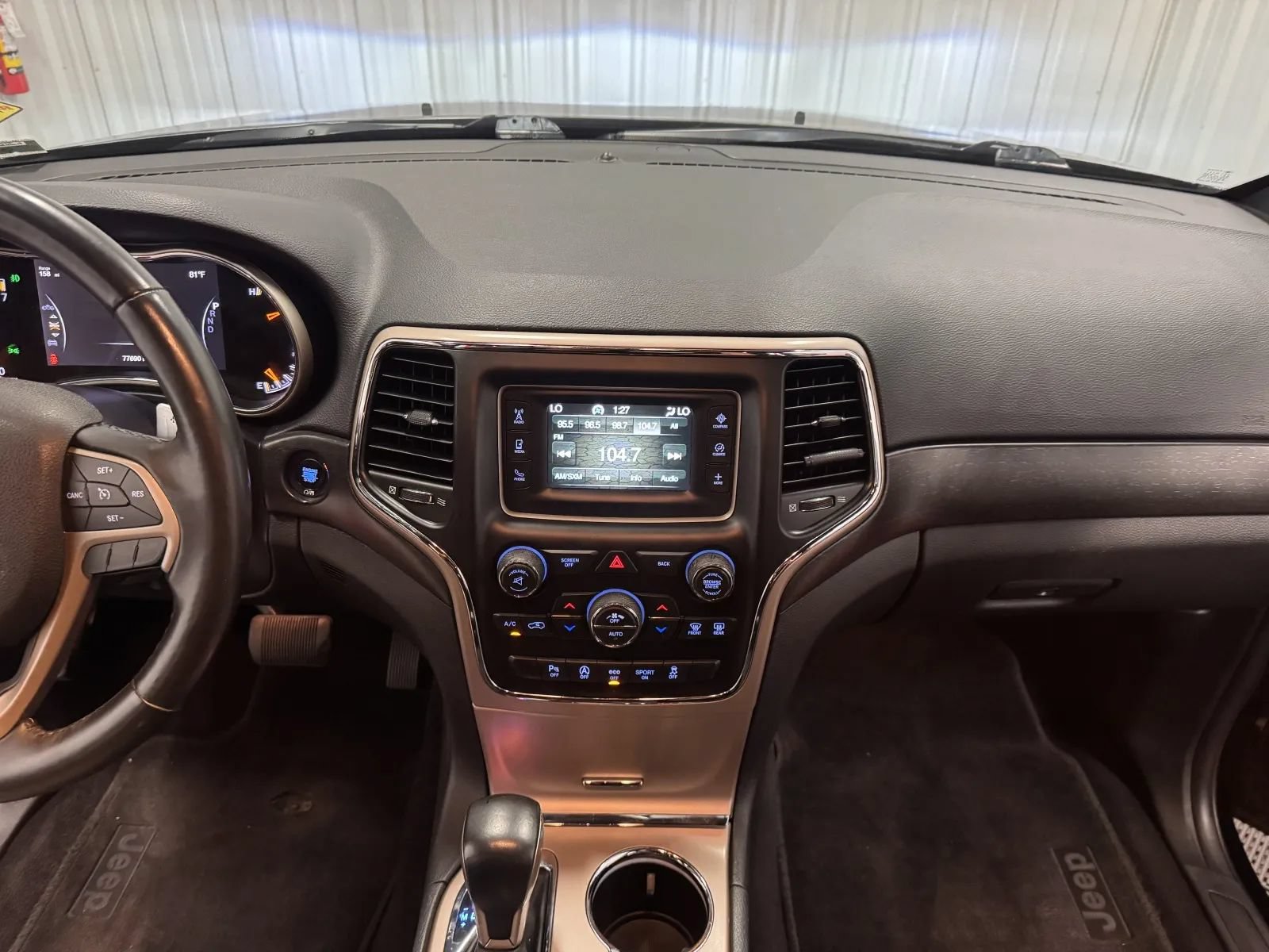 Used 2017 Jeep Grand Cherokee Laredo w/ Quick Order Package 23E AWD/4WD image 28