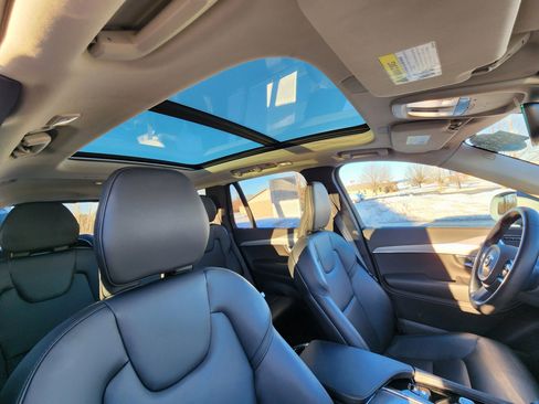 Used 2025 Volvo XC90 B5 Core image 25