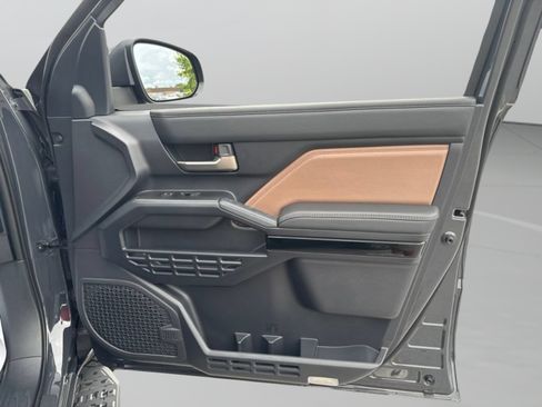 New 2026 Toyota 4Runner Limited AWD/4WD image 33