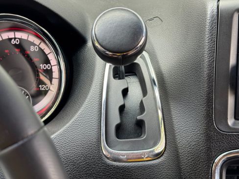 Used 2015 Dodge Grand Caravan American Value Package w/ UConnect Hands-Free Group FWD image 21