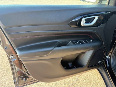 Used 2025 Jeep Compass Trailhawk w/ Sun & Sound Group AWD/4WD image 9