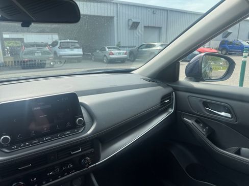 Used 2025 Nissan Rogue SV FWD image 36