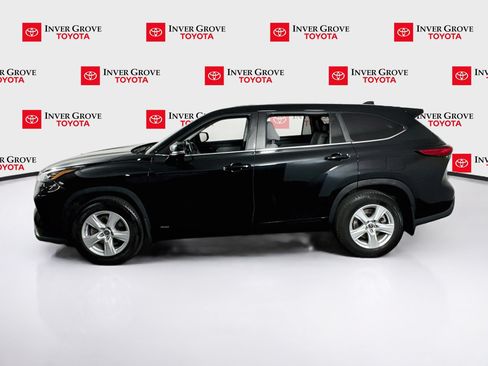Used 2023 Toyota Highlander LE AWD/4WD image 8
