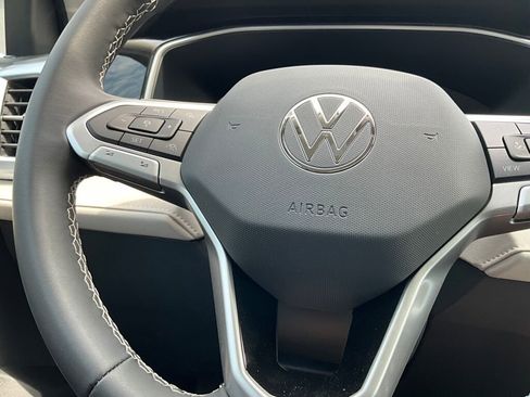 New 2025 Volkswagen Taos SE image 21