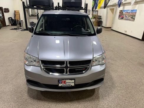 Used 2017 Dodge Grand Caravan SE FWD image 11