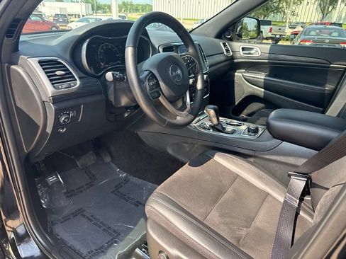 Used 2022 Jeep Grand Cherokee Laredo X AWD/4WD image 8