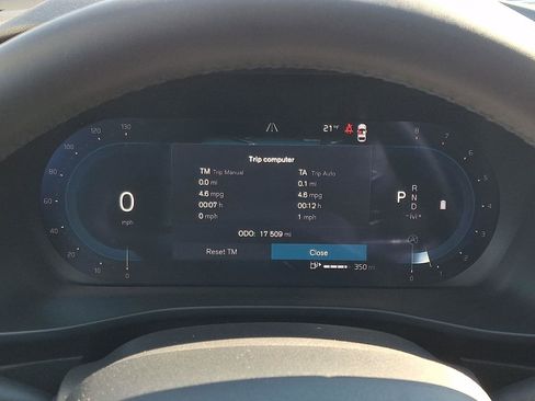 Certified 2025 Volvo XC40 B5 Plus image 22