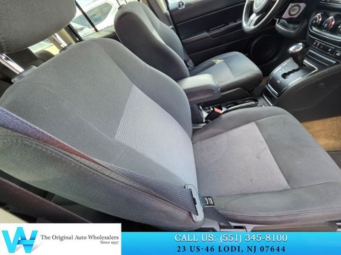 Used 2016 Jeep Patriot Latitude w/ Sun/Sound Group AWD/4WD image 17