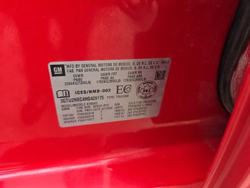 Used 2017 GMC Sierra 1500 SLT w/ SLT Preferred Package AWD/4WD image 29