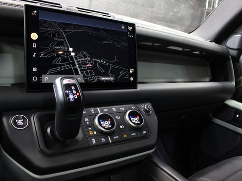 Used 2024 Land Rover Defender 110 SE image 52