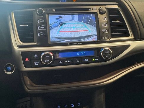 Used 2018 Toyota Highlander XLE AWD/4WD image 28