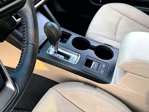 Used 2018 Subaru Outback 2.5i Premium image 12