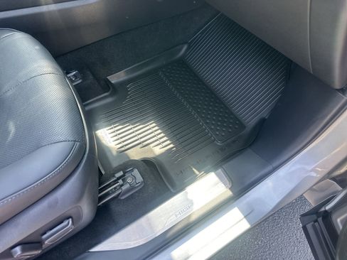 Used 2025 Toyota Highlander Platinum image 11