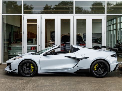 Used 2023 Chevrolet Corvette Z06 w/ Z07 Performance Package image 9
