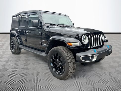 Used 2023 Jeep Wrangler Unlimited Sahara w/ Cold Weather Group AWD/4WD image 4