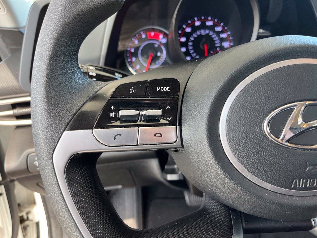 Used 2023 Hyundai Elantra SE FWD image 16