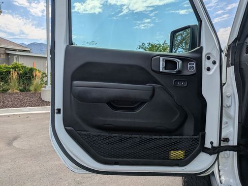 Used 2025 Jeep Wrangler Unlimited Rubicon AWD/4WD image 15
